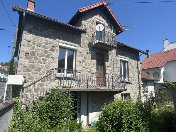 MAISON 4 pièces AURILLAC (15) en pierre et jardin