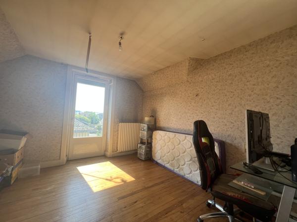MAISON 4 pièces AURILLAC (15) en pierre et jardin