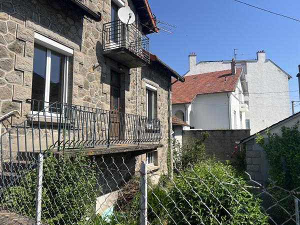 MAISON 4 pièces AURILLAC (15) en pierre et jardin