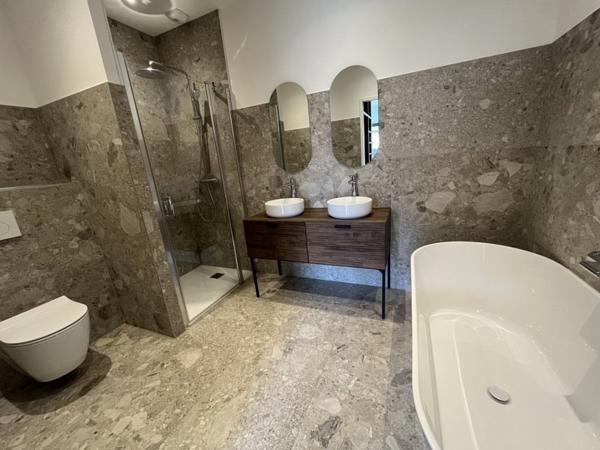 Maison à louer 2 000 € CC Caudan 4 p 116 m² DPE A