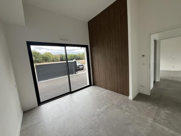 Maison à louer 2 000 € CC Caudan 4 p 116 m² DPE A