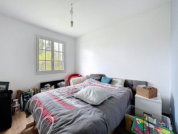 EXCLUSIVITÉ ERA Chaumontel, village très recherché, superbe maison indépendante de plain-pied en parfait état sur 604 m² de terrain.