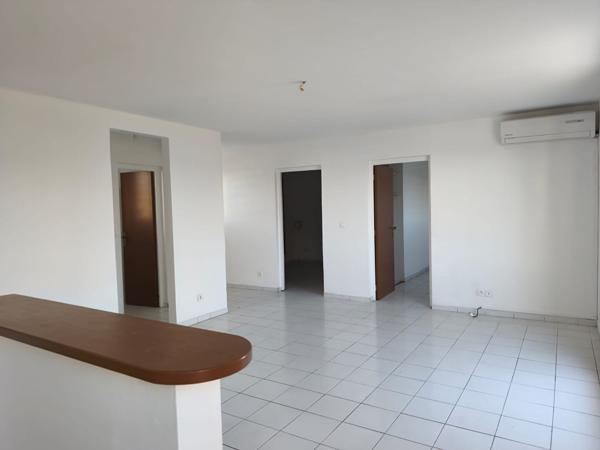 Appartement à louer 750 € CC ST FRANCOIS 3 p 63 m² DPE D