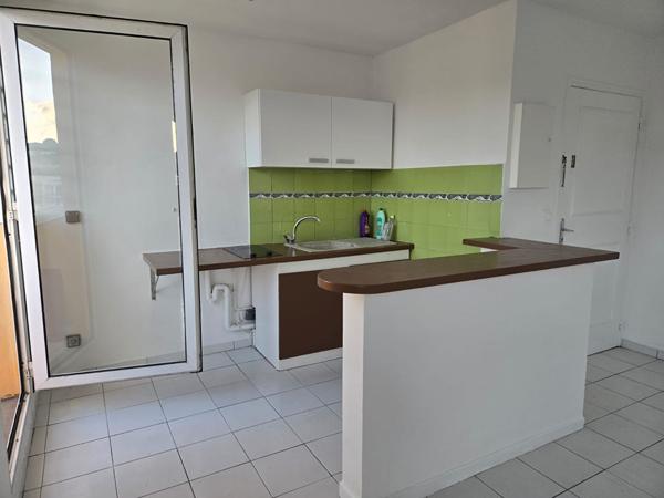 Appartement à louer 750 € CC ST FRANCOIS 3 p 63 m² DPE D