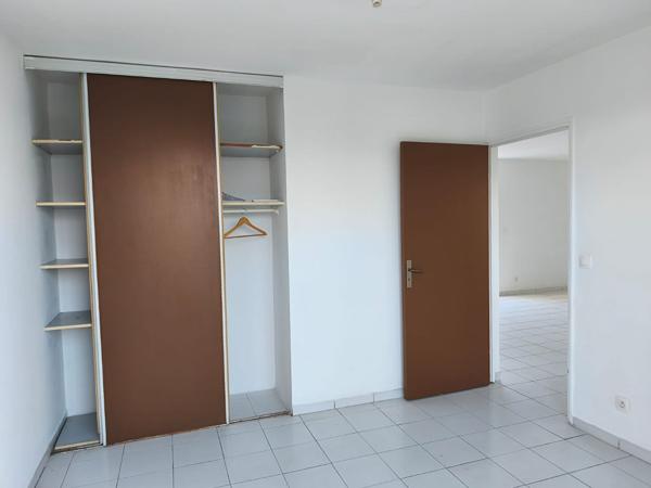 Appartement à louer 750 € CC ST FRANCOIS 3 p 63 m² DPE D