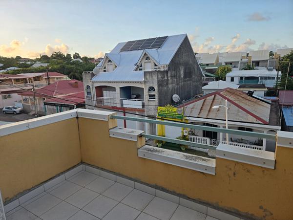 Appartement à louer 750 € CC ST FRANCOIS 3 p 63 m² DPE D