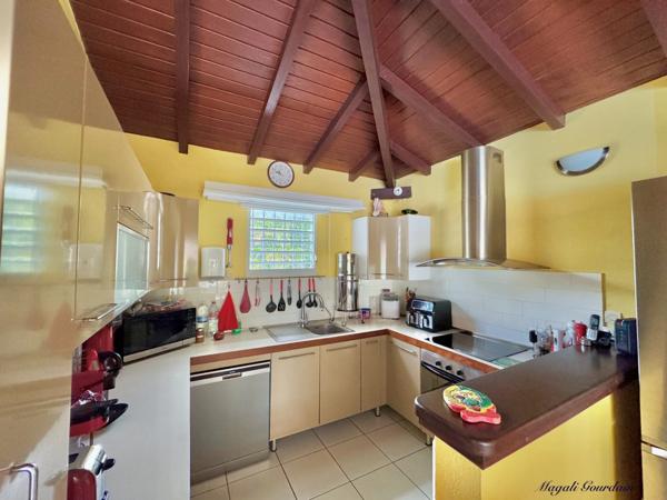 A VENDRE VILLA MEUBLÉE & TOTALEMENT EQUIPEE AVEC PISCINE – EMPLACEMENT PREMIUM