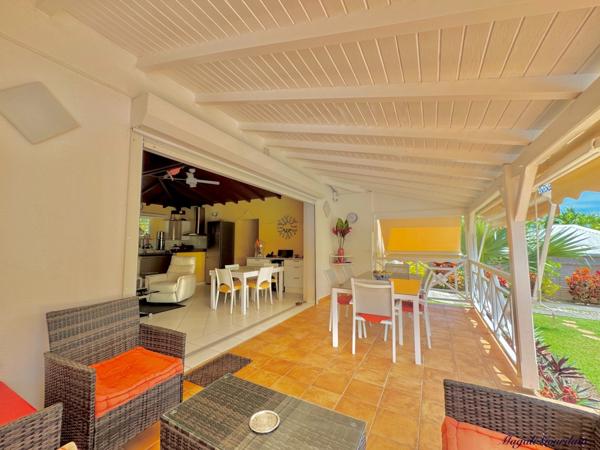 A VENDRE VILLA MEUBLÉE & TOTALEMENT EQUIPEE AVEC PISCINE – EMPLACEMENT PREMIUM