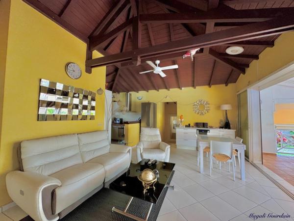 A VENDRE VILLA MEUBLÉE & TOTALEMENT EQUIPEE AVEC PISCINE – EMPLACEMENT PREMIUM
