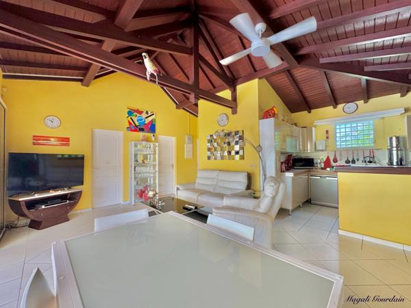 A VENDRE VILLA MEUBLÉE & TOTALEMENT EQUIPEE AVEC PISCINE – EMPLACEMENT PREMIUM