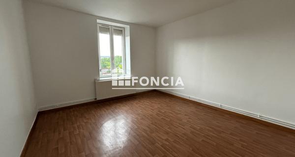 Location Appartement 3 pièces 79 m² - Vrigne Aux Bois 08330