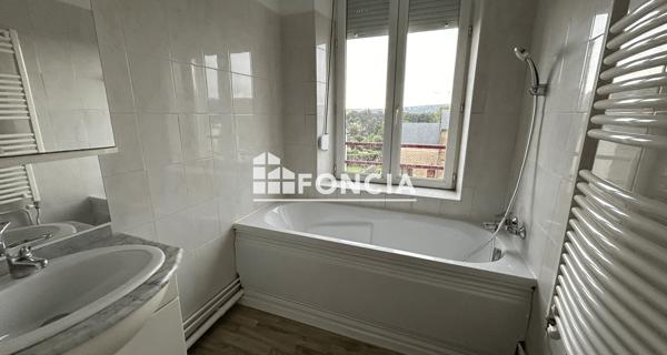 Location Appartement 3 pièces 79 m² - Vrigne Aux Bois 08330