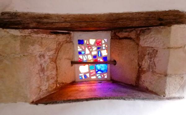 BELLE RENOVATION EN PIERRE ET POUTRES APPARENTES