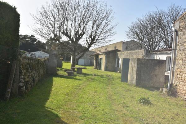 Dpt Charente Maritime (17), Ile d'Oléron, à vendre Ensemble immobilier, 6 pièces, dépendances, sur 1456 m², proche de st pierre d'Oléron