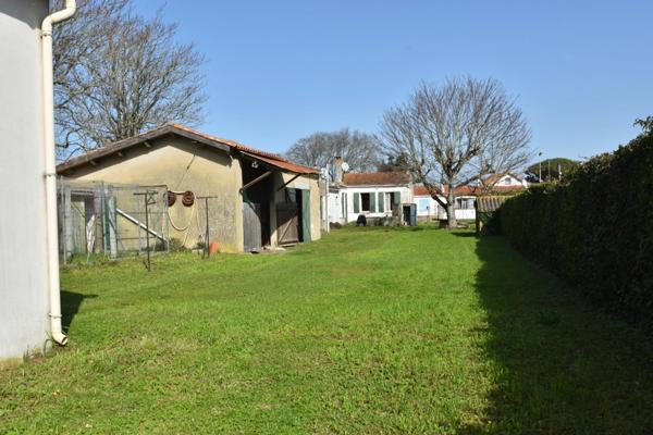 Dpt Charente Maritime (17), Ile d'Oléron, à vendre Ensemble immobilier, 6 pièces, dépendances, sur 1456 m², proche de st pierre d'Oléron