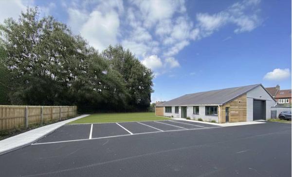 Dunkerque Fort-Mardyck – Entrepôt indépendant 378 m² sur terrain privatif 2 000 m² avec potentiel d'extension – À vendre