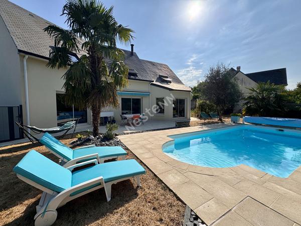 Maison contemporain à Cantenay Épinard - 12 minutes angers centre  Un havre de paix avec piscine et garages