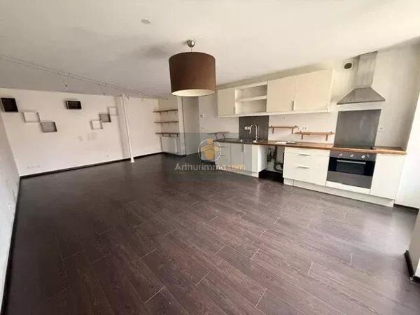 Location                                                      Appartement
                        
                     3 pièces                      88 m2                     à Langres
