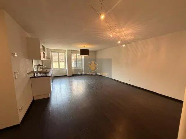 Location                                                      Appartement
                        
                     3 pièces                      88 m2                     à Langres