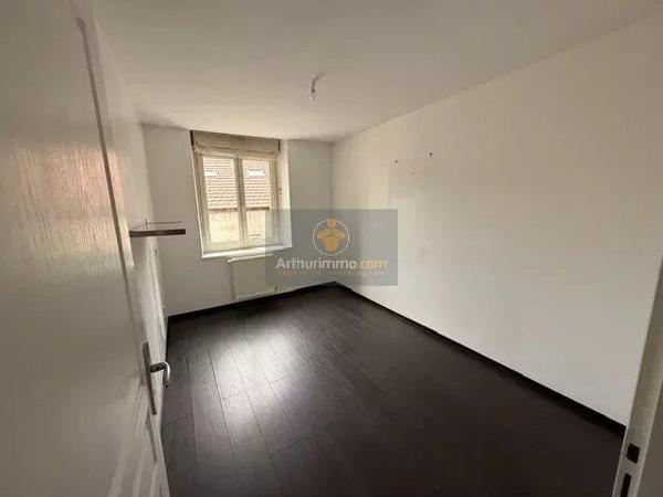 Location                                                      Appartement
                        
                     3 pièces                      88 m2                     à Langres