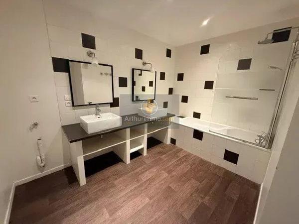 Location                                                      Appartement
                        
                     3 pièces                      88 m2                     à Langres