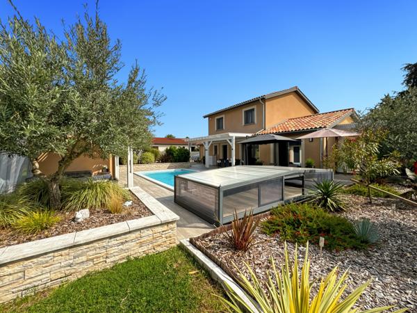 Saint-Bernard (01600) À vendre – Maison contemporaine avec piscine à Saint-Bernard 160m² 6 pièces sur grand terrain plat.