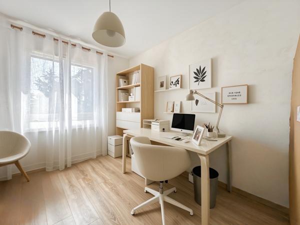 Saint-Bernard (01600) À vendre – Maison contemporaine avec piscine à Saint-Bernard 160m² 6 pièces sur grand terrain plat.