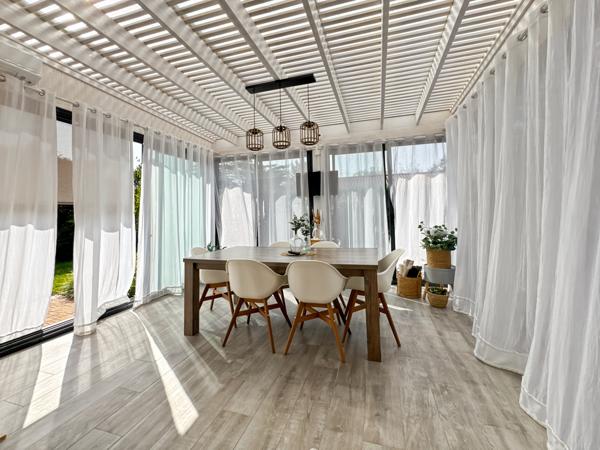 Saint-Bernard (01600) À vendre – Maison contemporaine avec piscine à Saint-Bernard 160m² 6 pièces sur grand terrain plat.