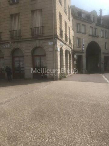 Boutique emplacement N1