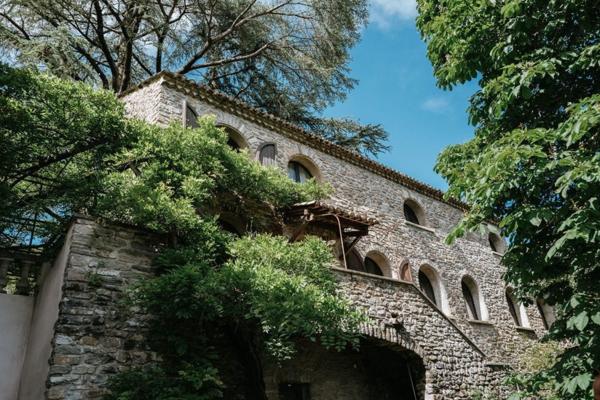 SAINT AMBROIX - DOMAINE - ANCIENNES FILATURES RÉHABILITÉES - 15 PIÈCES - 650 M² HABITABLES - 3,9 HECTARES - PISCINE - SOURCE - 1 000 000 