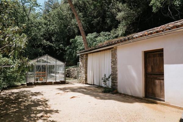 SAINT AMBROIX - DOMAINE - ANCIENNES FILATURES RÉHABILITÉES - 15 PIÈCES - 650 M² HABITABLES - 3,9 HECTARES - PISCINE - SOURCE - 1 000 000 