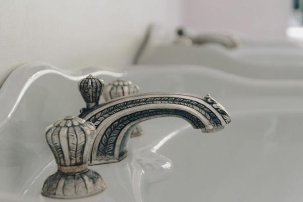 SAINT AMBROIX - DOMAINE - ANCIENNES FILATURES RÉHABILITÉES - 15 PIÈCES - 650 M² HABITABLES - 3,9 HECTARES - PISCINE - SOURCE - 1 000 000 