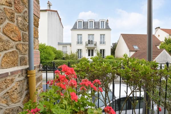 Maison
         8 pièces
        - 336 m² Exclusivité 720 000 € *