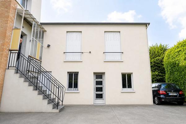 Maison
         8 pièces
        - 336 m² Exclusivité 720 000 € *