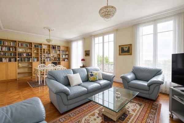Maison
         8 pièces
        - 336 m² Exclusivité 720 000 € *