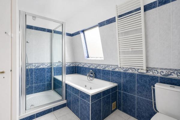 Maison
         8 pièces
        - 336 m² Exclusivité 720 000 € *