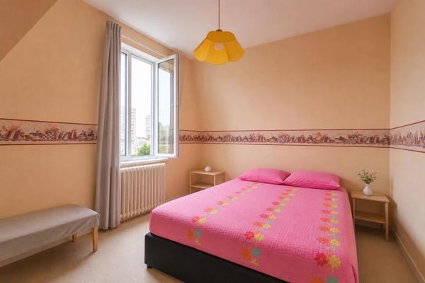 Maison
         8 pièces
        - 336 m² Exclusivité 720 000 € *