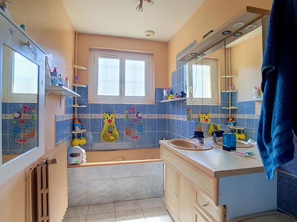 A VENDRE - Maison de 113 m²  - T5 - 4 chambres - 2 Garages - 31470 SAINT LYS