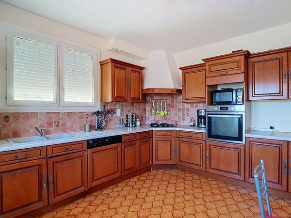 A VENDRE - Maison de 113 m²  - T5 - 4 chambres - 2 Garages - 31470 SAINT LYS