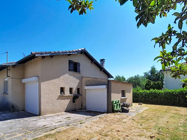 A VENDRE - Maison de 113 m²  - T5 - 4 chambres - 2 Garages - 31470 SAINT LYS