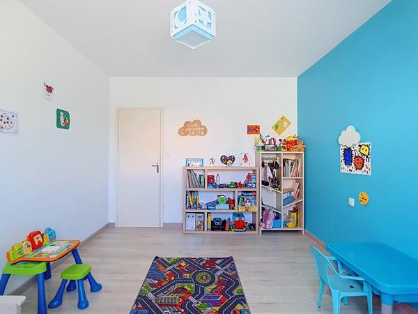 A VENDRE - Maison de 113 m²  - T5 - 4 chambres - 2 Garages - 31470 SAINT LYS