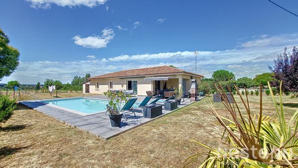 A Vendre Maison contemporaine de cinq pièces avec piscine et jardin clôturé de 1 500 m²