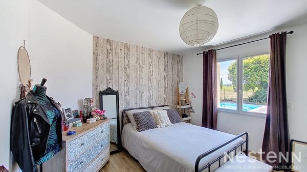 A Vendre Maison contemporaine de cinq pièces avec piscine et jardin clôturé de 1 500 m²