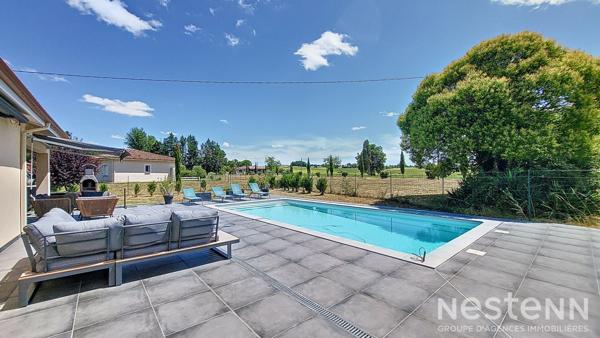 A Vendre Maison contemporaine de cinq pièces avec piscine et jardin clôturé de 1 500 m²