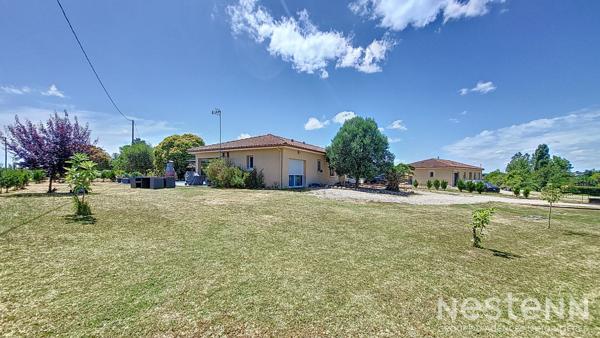 A Vendre Maison contemporaine de cinq pièces avec piscine et jardin clôturé de 1 500 m²