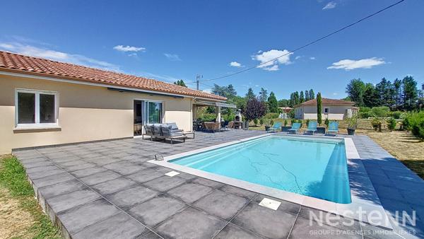 A Vendre Maison contemporaine de cinq pièces avec piscine et jardin clôturé de 1 500 m²