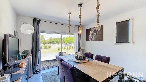 A Vendre Maison contemporaine de cinq pièces avec piscine et jardin clôturé de 1 500 m²