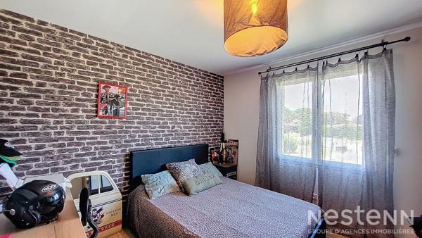 A Vendre Maison contemporaine de cinq pièces avec piscine et jardin clôturé de 1 500 m²