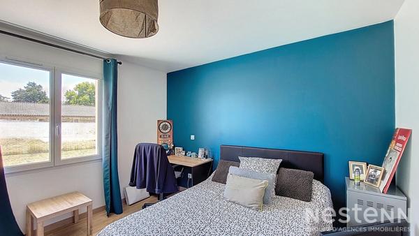 A Vendre Maison contemporaine de cinq pièces avec piscine et jardin clôturé de 1 500 m²