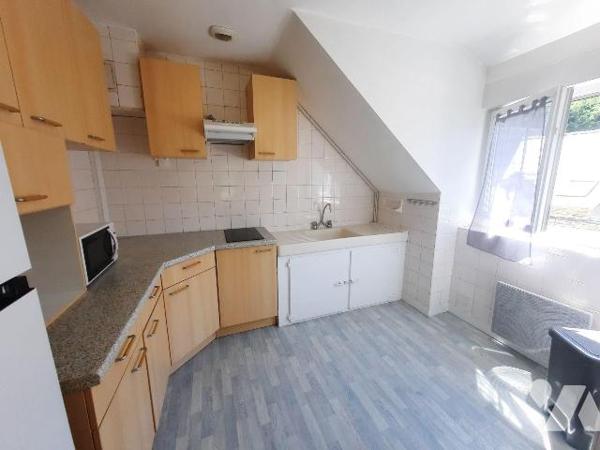 Au centre de Cancale, au deuxième et dernier étage, dans une petite copropriété, appartement co...